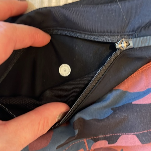 LULU camo short liner cut out - Picture 2 of 5